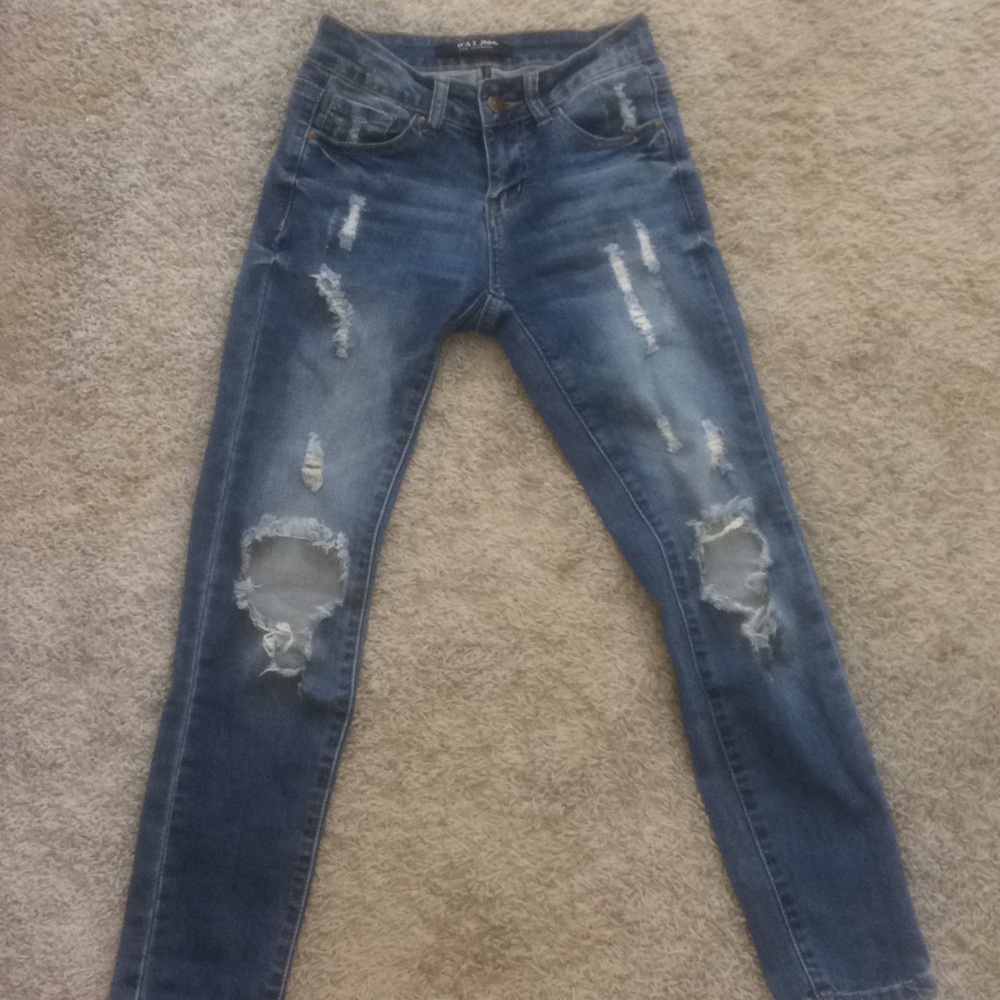 Ripped capris